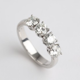 Ruben Svart: Brillantring af 14 kt. hvidguld, ca. 2.02 ct.