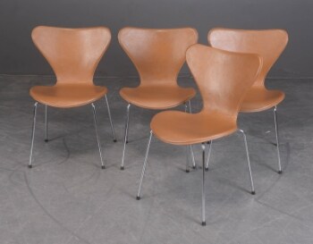 Arne Jacobsen. Fire Syver-stole, m. læderovertræk (4)