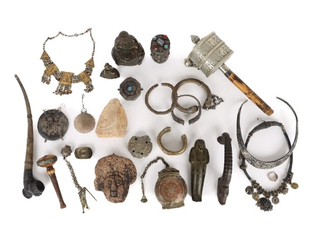 Collection of Danish, European and Oriental effects. (25)