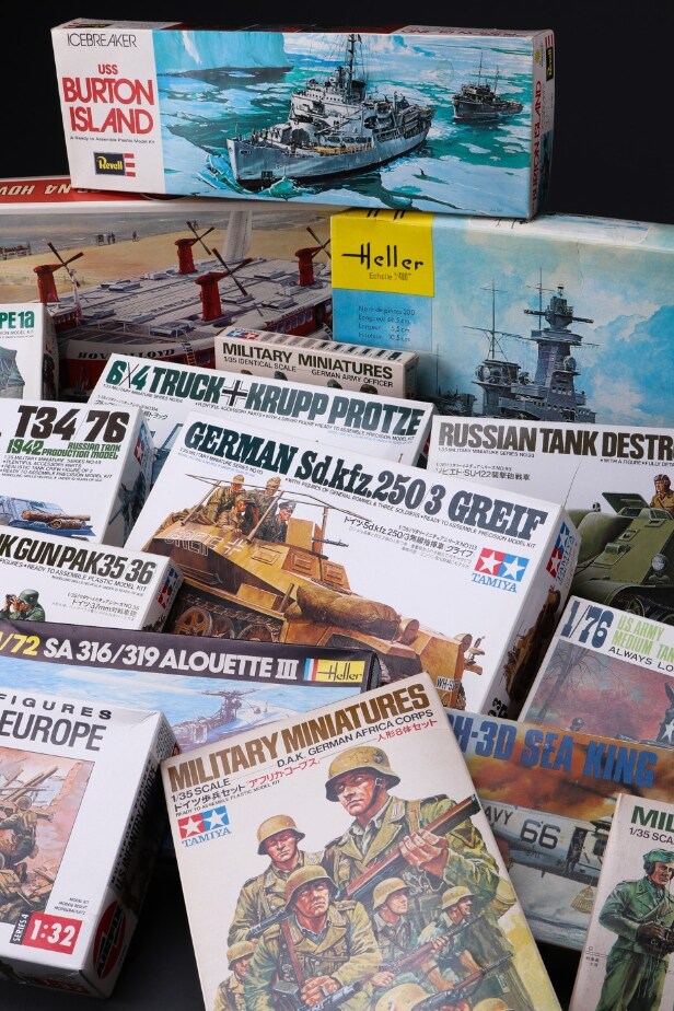 Tamiya, Heller, Revell m.fl. Samling samlesæt, skibe og militærkøretøjer (29)
