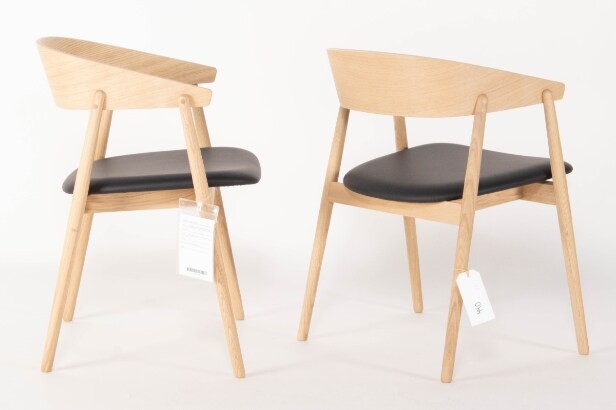440. Andersen Furniture. To armstole, model AC2 af eg. (2)