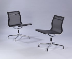 Charles Eames (1907-1978). Et par stole, model EA-105 (2)