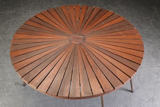 'Marguerit' havebord samt fire stole, teaktræ, 1960'erne (5) Denne vare er sat til omsalg under nyt varenummer 5344145