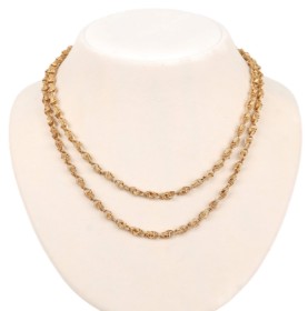 A long necklace of 18k gold. Weight 31.4 g.