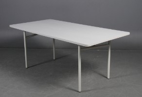 Kostbar Nævne Kamel Signe Hytte for Woud. Diagonoal spisebord, lyse grå/blå lakeret eg. -  Lauritz.com