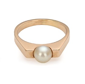 Bent Knudsen, Kolding. Classic ring in 14 kt. gold with pearl