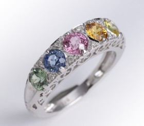 Multicolor sapphire ring with brilliants in 18 kt. white gold