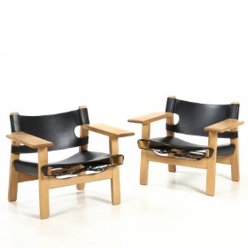 Børge Mogensen: Pair of armchairs 'The Spanish Chair' in oak and black leather (2)