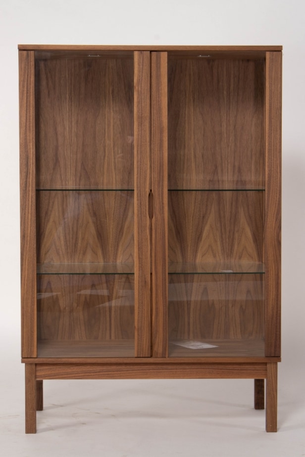 437. Klim Furniture. Vitrineskab af olieret valnød, model V302