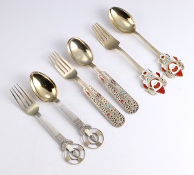 A. Michelsen. Three sets of Christmas cutlery in gold-plated silver and sterling silver with enamel (6)