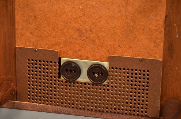 Bang & Olufsen: Højtaler i teak-kabinet, model 607, 1950'erne Denne vare er sat til omsalg under nyt varenummer 3030421