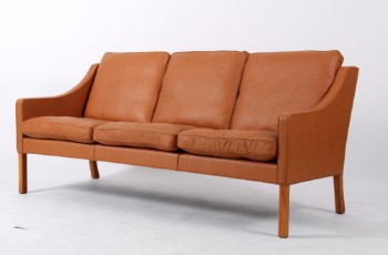 Børge Mogensen. Tre-personers fritstående sofa i læder, model 2209