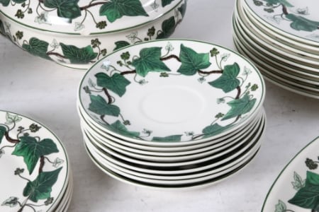 Wedgewood. 'Napoleon Ivy' tea and dining service etc. (34