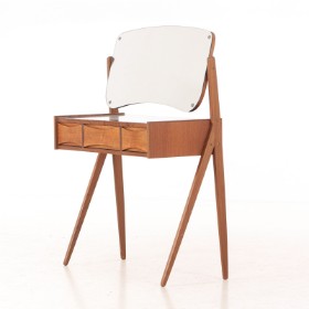 Dansk møbeldesign. Sminkebord af teak, 1950-60'erne