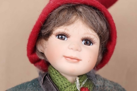 Birgitte Frigast: Five big and one little gnome in boxes (6