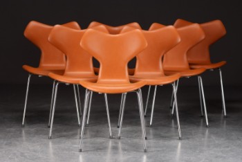 Arne Jacobsen. Syv Grand Prix stole, model 3130, cognacfarvet læder (7)