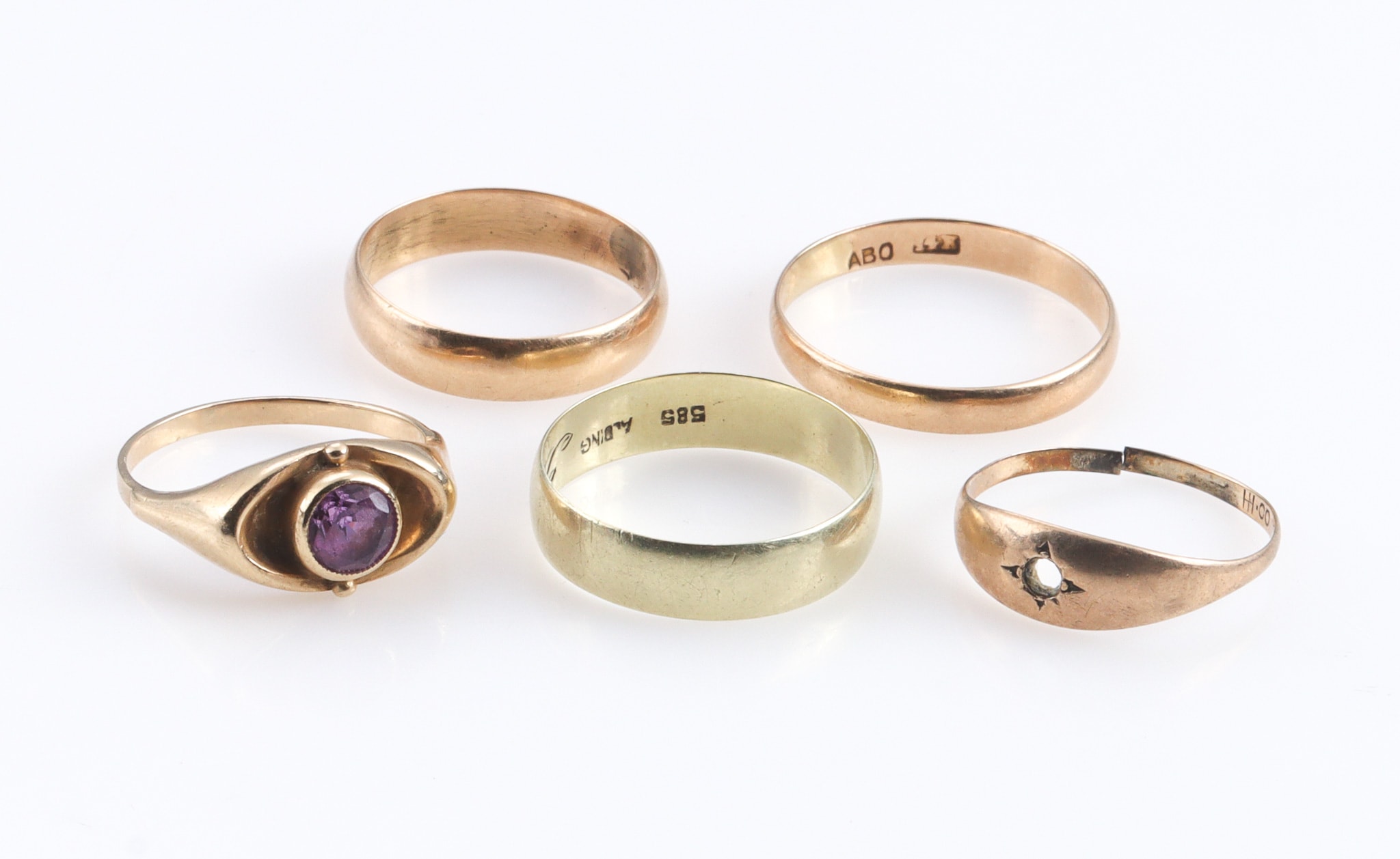 Hans Hansen, Herman Siersbøl and others. A collection of rings of 8 and 14 kt. gold (5)