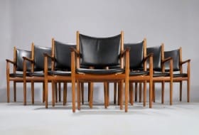 Hans J. Wegner for Johannes Hansen. Et sæt på 16 armstole af teak, model 'JH-513' (16)