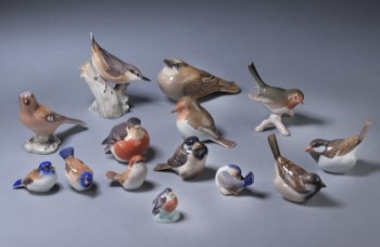 Royal Copenhagen og Bing & Grøndahl. En samling fuglefigurer af porcelæn (14)