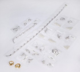 Randers Silver. A collection of sterling silver and gold-plated sterling silver jewelery (26)