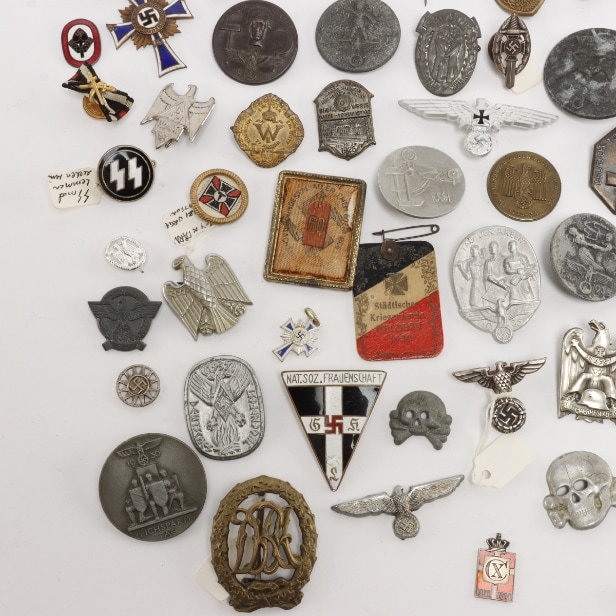 Large collection of German emblems etc. World War II | Lauritz.com