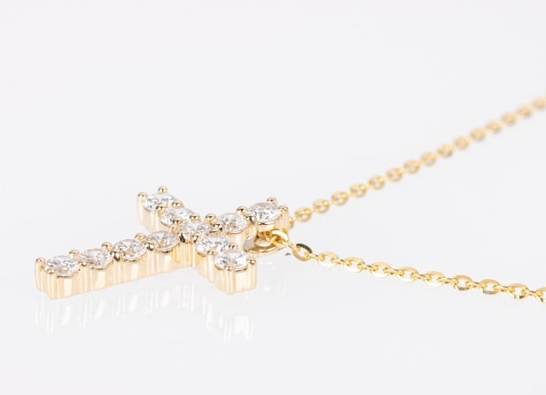 Cross pendant with lab-created diamonds, approx. 1.00 ct, with 14 kt necklace