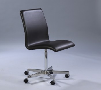 Arne Jacobsen. Oxford stol, dyb mørkebrunt læder.