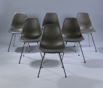 Charles Eames. Sæt på seks skalstole, model DSX, farve Basalt. (6)