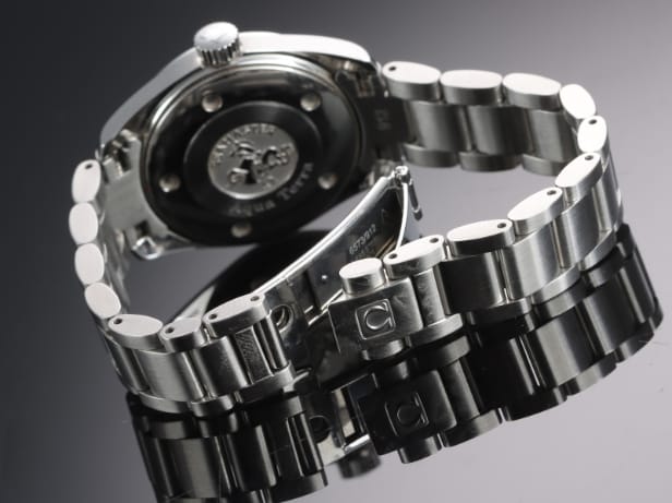 Omega 'Seamaster Aqua Terra Marui RED edition'. Ladies' watch in steel with red dial, approx. 1998