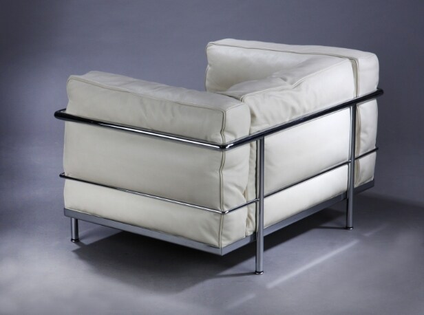 Le Corbusier. LC3 hvilestol med cremefarvet anilin læder