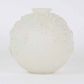 René Lalique (1860-1945): Vase No. 937 model 'Druide'