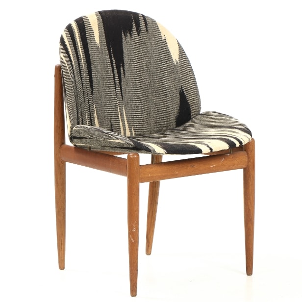 Danish furniture manufacturer 1950/60s: Oak chair with shell-shaped seat and back