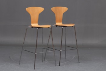 Arne Jacobsen, Par Munkegaard/Myggen barstole (2)