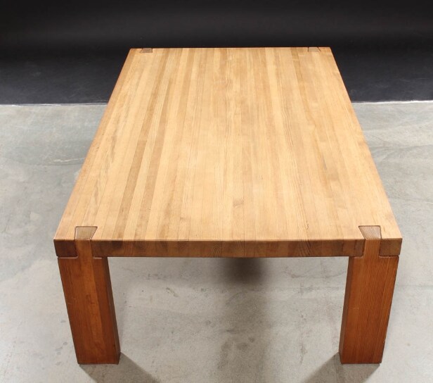Dansk møbelproducent. Sofabord i origon pine