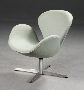 Arne Jacobsen. Svanen. Lænestol, tidlig model