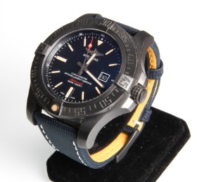 Breitling 'Avenger Blackbird'. Oversize men's watch in titanium with black dial, 2015