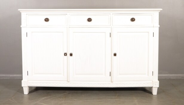 Geromar Större matbord,10 stolar och sideboard/skänk i äldre stil(14)