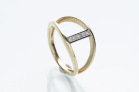 Ring af 14 kt guld med brillanter 0.025 ct