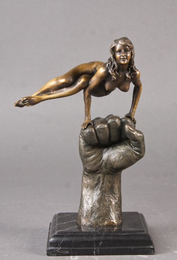 Bronzefigur iform af kvinde