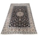 Persian Nain with medallion, 374 x 232 cm.