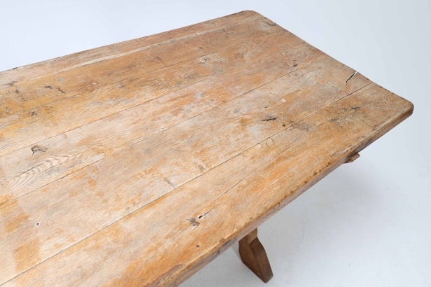 Langbord af massivt egetræ