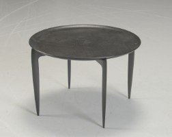 Willumsen & for Fritz Hansen. Sofabord model Objects Tray. - Lauritz.com