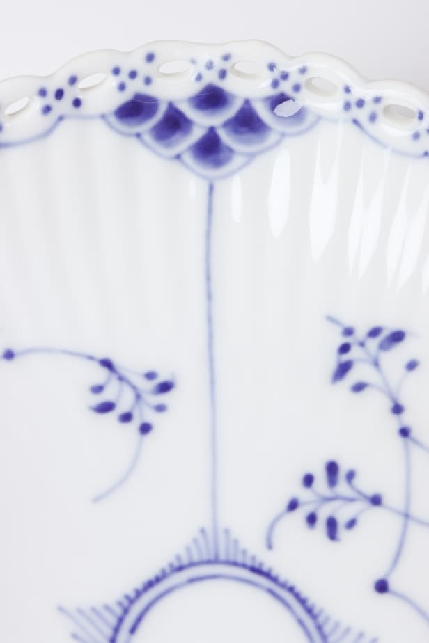 Royal Copenhagen. Musselmalet Helblonde. To 'Sellerifade' model 1194 (2)