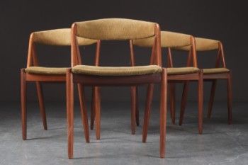 Kai Kristiansen for Schou Andersen Møbelfabrik. Sæt på fire stole af teaktræ, model 31 (4)