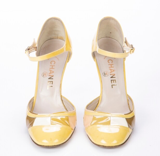 Chanel: Et par 'D'Orsay' pumps. Str. 38. 2001.