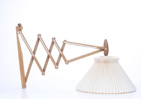 Erik Hansen for Le Klint. Sakselampe af teak, model '332/334'