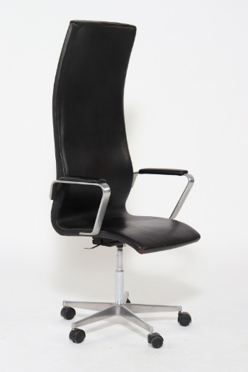 Arne Jacobsen. Oxford kontorstol med armlæn, sort læder