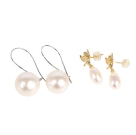 Two pairs of earrings with pearls in partially gold-plated sterling silver. (4)