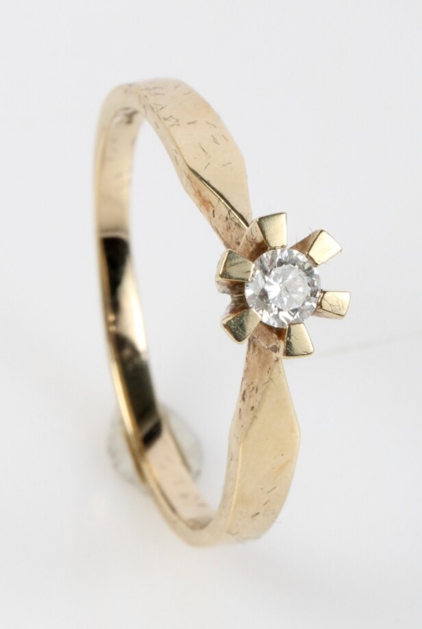 Prinsesse ring m/ brillant, 14 kt guld , 0.15 ct. Aagaard Design.