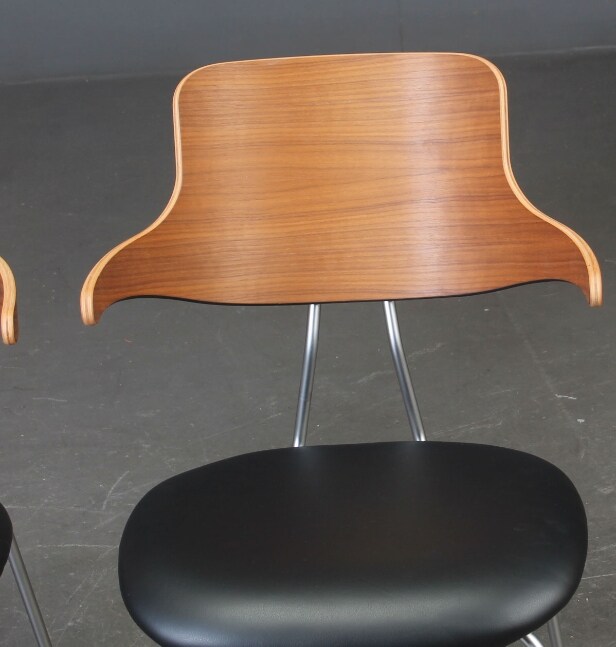 Vermund Larsen. To armstole model VL 118 (2)